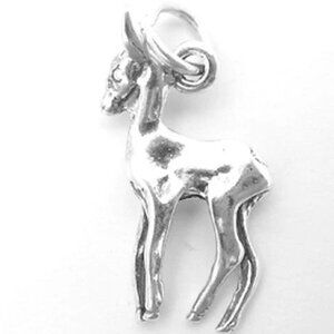 DEER STANDING STILL CHARM IN STERLING SILVER.